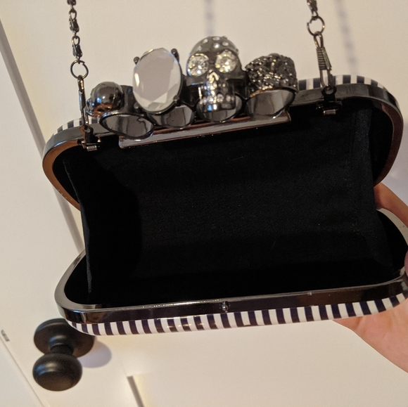 Pin- Up Clutch - Picture 4 of 5